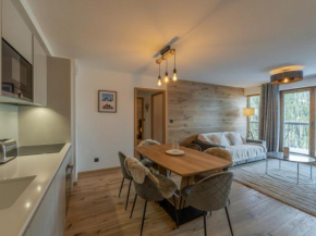 Appartement Neuf 65m² Courchevel Moriond, 2 Chambres + Cabine, Balcon, Parking Couverts, Skis aux Pieds - FR-1-563-127